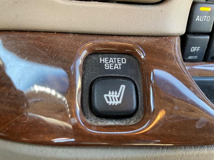 2001 buick park-avenue with 172418 miles for sale near columbus, minnesota f432f333f1ba4f9186be15f7726cd010.jpeg