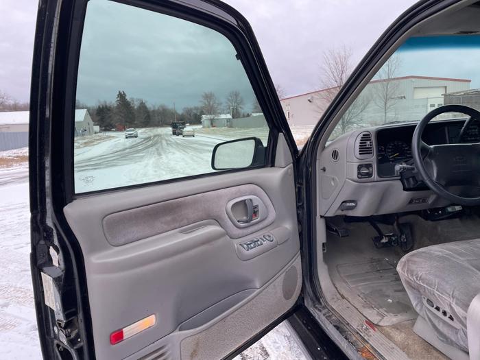 1996 chevrolet suburban with 227941 miles for sale near elk-river, minnesota f49ab4281f404989ba711be9a81e7e77.jpg