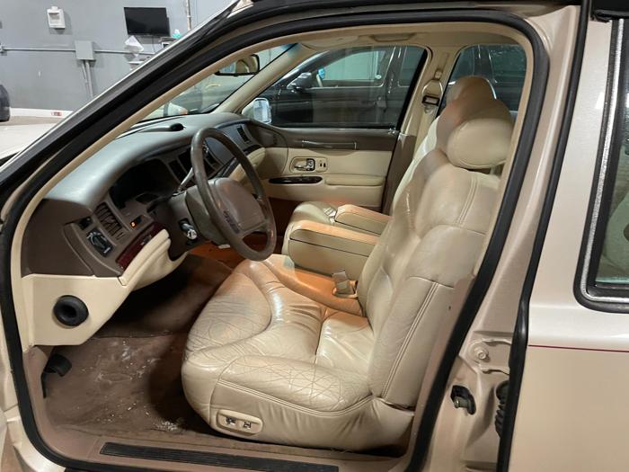 1997 lincoln town-car with 211180 miles for sale near elk-river, minnesota f4c9a785767c4f3893e5a8b2209e62a9.jpg