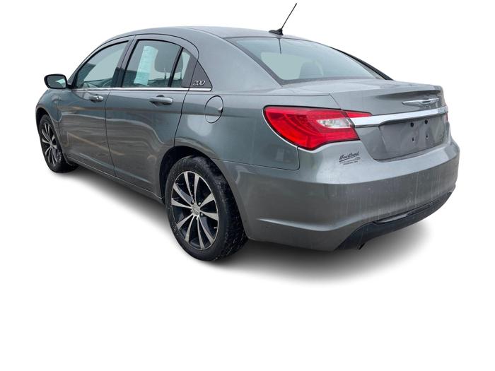 2012 chrysler 200 touring with 126707 miles f51d4b7f804e4f3aa5f4e51a61c04675.jpg