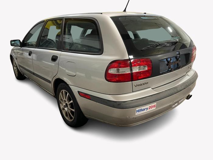 2001 volvo v40 with 184716 miles for sale near elk-river, minnesota f5a8b82ad451442db43772541e8c784a.jpg