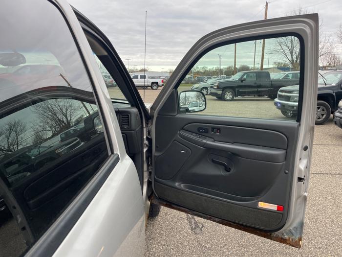 2005 chevrolet silverado-1500 ls-crew-cab-4wd with 291163 miles for sale near fridley, minnesota f5bbd5be38594d8fb92dd675b8af6351.jpeg