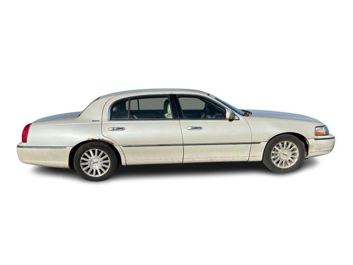 2004 lincoln town-car ultimate-l with 179159 miles for sale near elk-river, minnesota f65984bc524f46ec89ff4d5cd36242fb.jpg