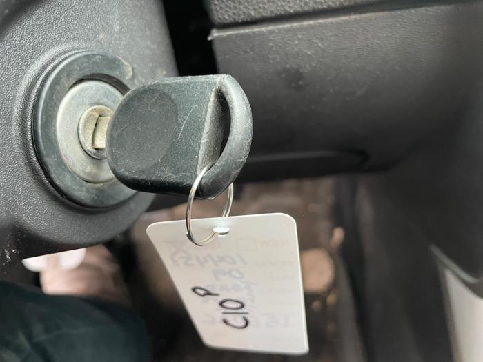 2009 ford focus se-sedan with 174309 miles for sale near elk-river, minnesota f6ba44d165764a43b22d30be4a25e2b9.jpeg