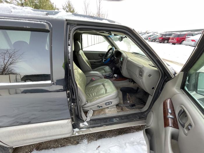 2000 oldsmobile bravada 4d-suv-awd with 113933 miles for sale near elk-river, minnesota f6bcb08fa54746238143dc982e15ad43.jpeg