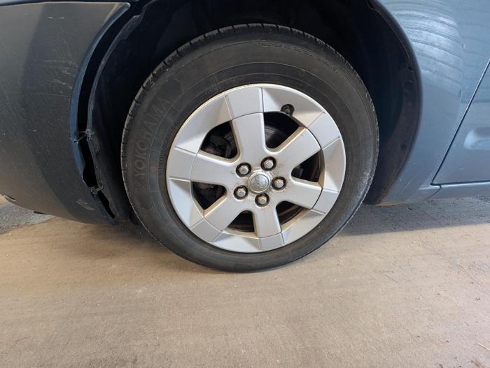 2009 toyota prius 4-door-liftback with 401240 miles for sale near elk-river, minnesota f6fe873362eb46d2bbd4086efd15b585.jpg