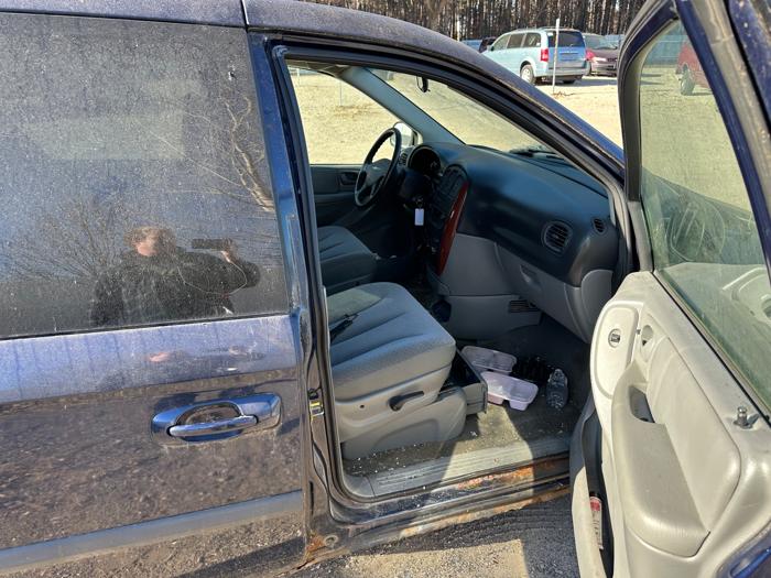 2006 chrysler town-&-country base with 141271 miles for sale near elk-river, minnesota f798cc80be784509b5ff3aeb49d937ae.jpeg