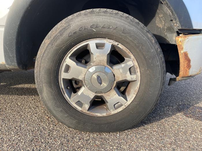 2009 ford f-150 stx-supercab-6.5-ft.-bed-4wd with 174048 miles for sale near fridley, minnesota f7e32ffdaaec42f7a02532369473a450.jpeg