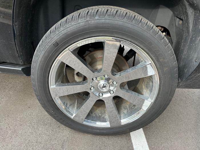 2014 cadillac escalade esv-awd-premium with 160814 miles for sale near burnsville, minnesota f80cfcd95ae4471b85d3b31d11dd3ea5.jpeg