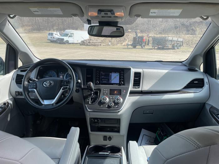 2018 toyota sienna limited-premium-7-passenger with 131954 miles for sale near jordan, minnesota f82c776f6ad143eb8137edc79187526d.jpeg