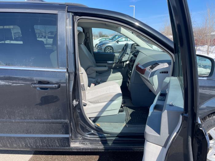 2008 chrysler town-&-country touring with 153950 miles for sale near lake-elmo, minnesota f837829b072847f99d0cbb1de872232d.jpeg