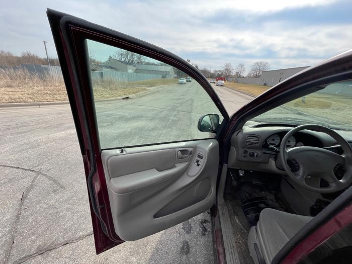 2002 dodge grand-caravan sport with 125360 miles for sale near elk-river, minnesota f8f48c2e0dc44c47a5ff26a6dd718443.jpeg