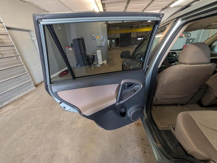 2007 toyota rav4 base-v6-4wd with 227982 miles for sale near elk-river, minnesota f9529bec428f473b85f73aa21cb0b82d.jpg