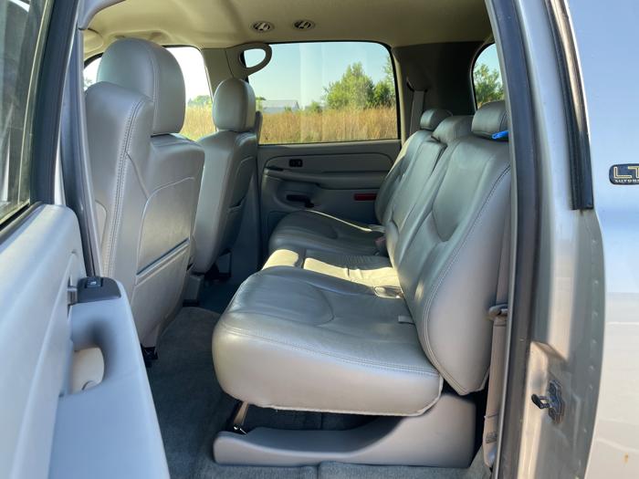 2004 chevrolet suburban 1500-4wd with 85701 miles for sale near elk-river, minnesota f993bb64e9ba44f795898d7521d041cf.jpeg