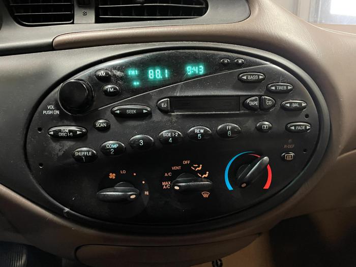 1999 Ford Taurus