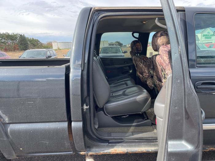 2005 gmc sierra-2500hd crew-cab-long-bed-4wd with 175416 miles for sale near north-branch, minnesota fac16c1bac6d44259b94de64f4f8508e.jpeg