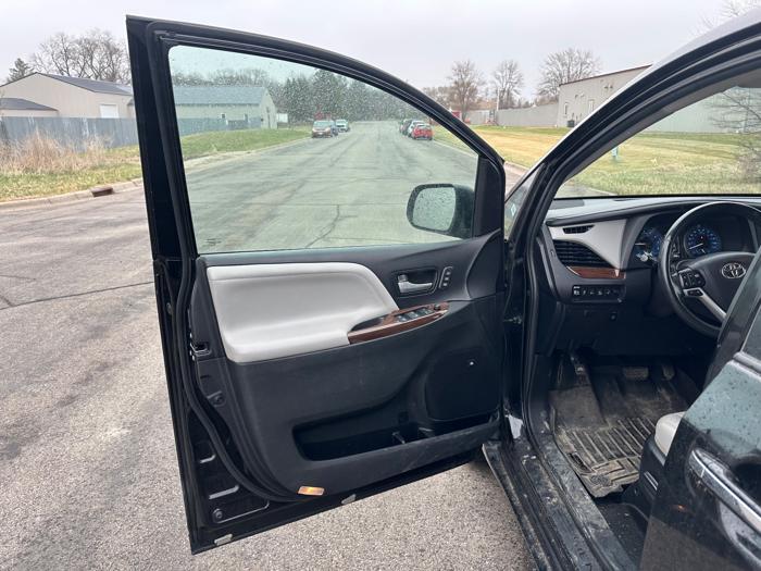 2015 toyota sienna limited-awd-7-passenger-v6 with 155568 miles for sale near elk-river, minnesota fb9e2c7e19d04bb4bf6f6ed3f4285708.jpeg