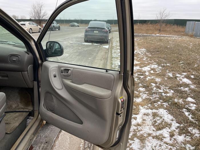 2002 chrysler town-and-country ex--touring-edition with 145628 miles for sale near elk-river, minnesota fdcf4aed369043b49fb40e9fa63a062c.jpg