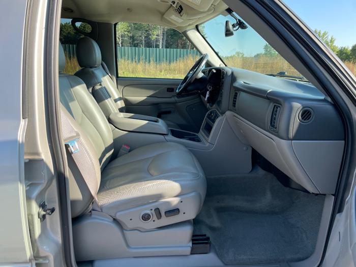 2004 chevrolet suburban 1500-4wd with 85701 miles for sale near elk-river, minnesota fde6374fdeb44d1da5ddb2ee6144b8d6.jpeg