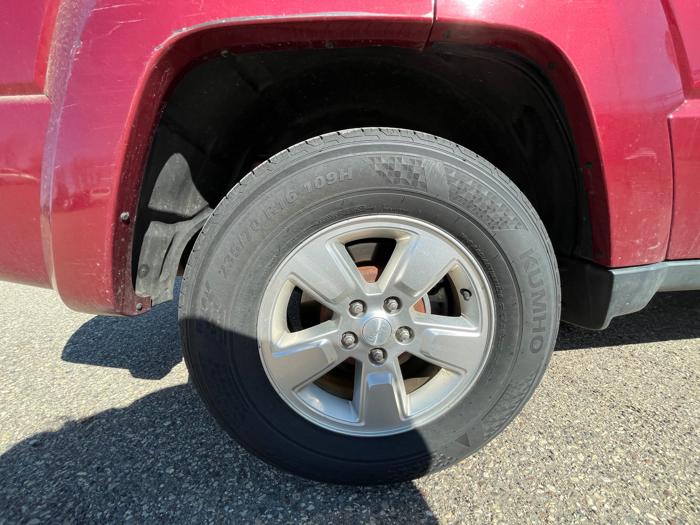 2011 jeep liberty sport-4wd with 186082 miles for sale near burnsville, minnesota fe365d5d088742a086c5f0a4a9dfe2b2.jpeg