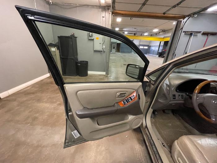 2001 lexus rx-300 4wd with 255205 miles for sale near elk-river, minnesota fe5f94345d1b447499dfbc6b89a01bc1.jpeg