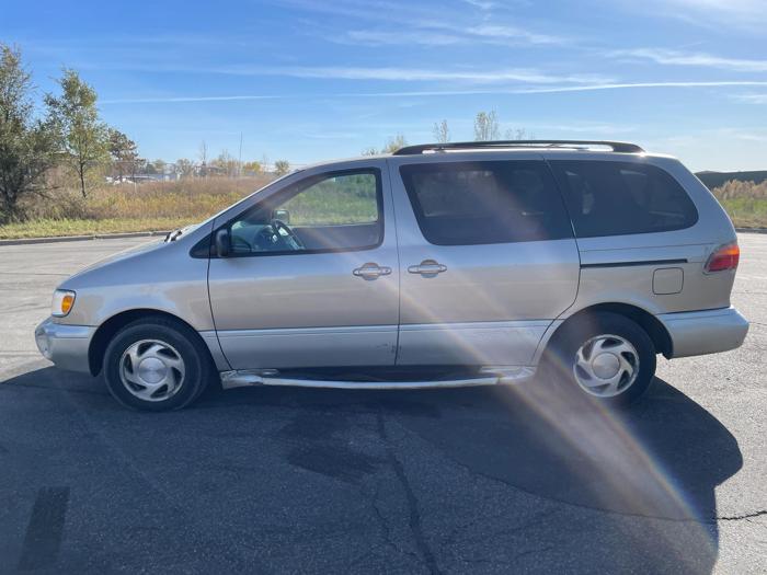 2000 toyota sienna le-xle with 135067 miles for sale near elk-river, minnesota fe8d2595fd2843de8227670783b52673.jpg