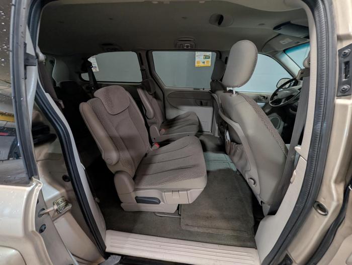 2006 chrysler town-&-country touring with 117074 miles for sale near elk-river, minnesota fea9873e0d5042619a174998c909a0d0.jpg