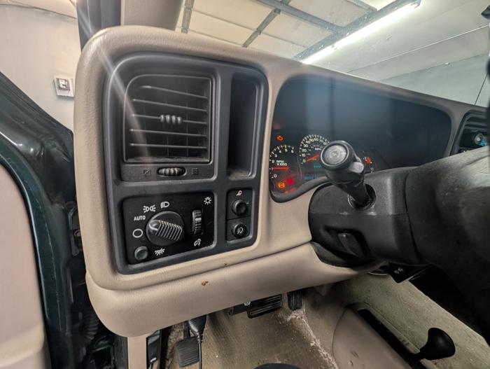 2004 chevrolet silverado-1500 work-truck-ext.-cab-short-bed-4wd with 322888 miles for sale near elk-river, minnesota ff51b364bd844d3e87076be568a97dde.jpg