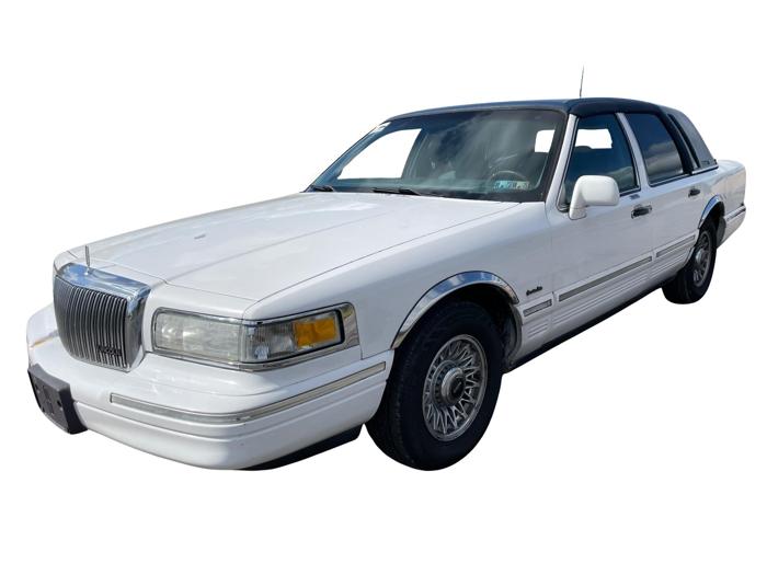 1997 lincoln town-car executive with 293168 miles for sale near elk-river, minnesota ffc52c4c1a394a9aa1f21d088c3fffdc.jpg