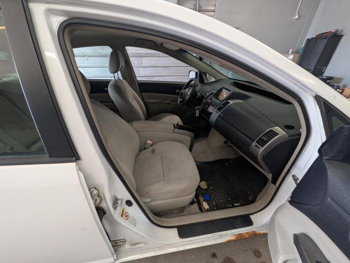 2006 toyota prius 4-door-liftback with 297498 miles for sale near elk-river, minnesota ffed3af978de40808e07b49a9694e79b.jpg