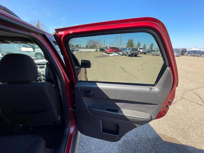 2009 ford escape xlt-4wd-v6 with 118028 miles for sale near fridley, minnesota ffef975d21af4f77b783c798649e9edd.jpeg