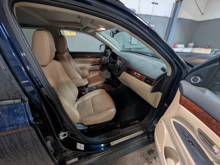 2015 mitsubishi outlander se-s-awc with 143041 miles for sale near elk-river, minnesota fffec72a959546b698adf2592f613760.jpg