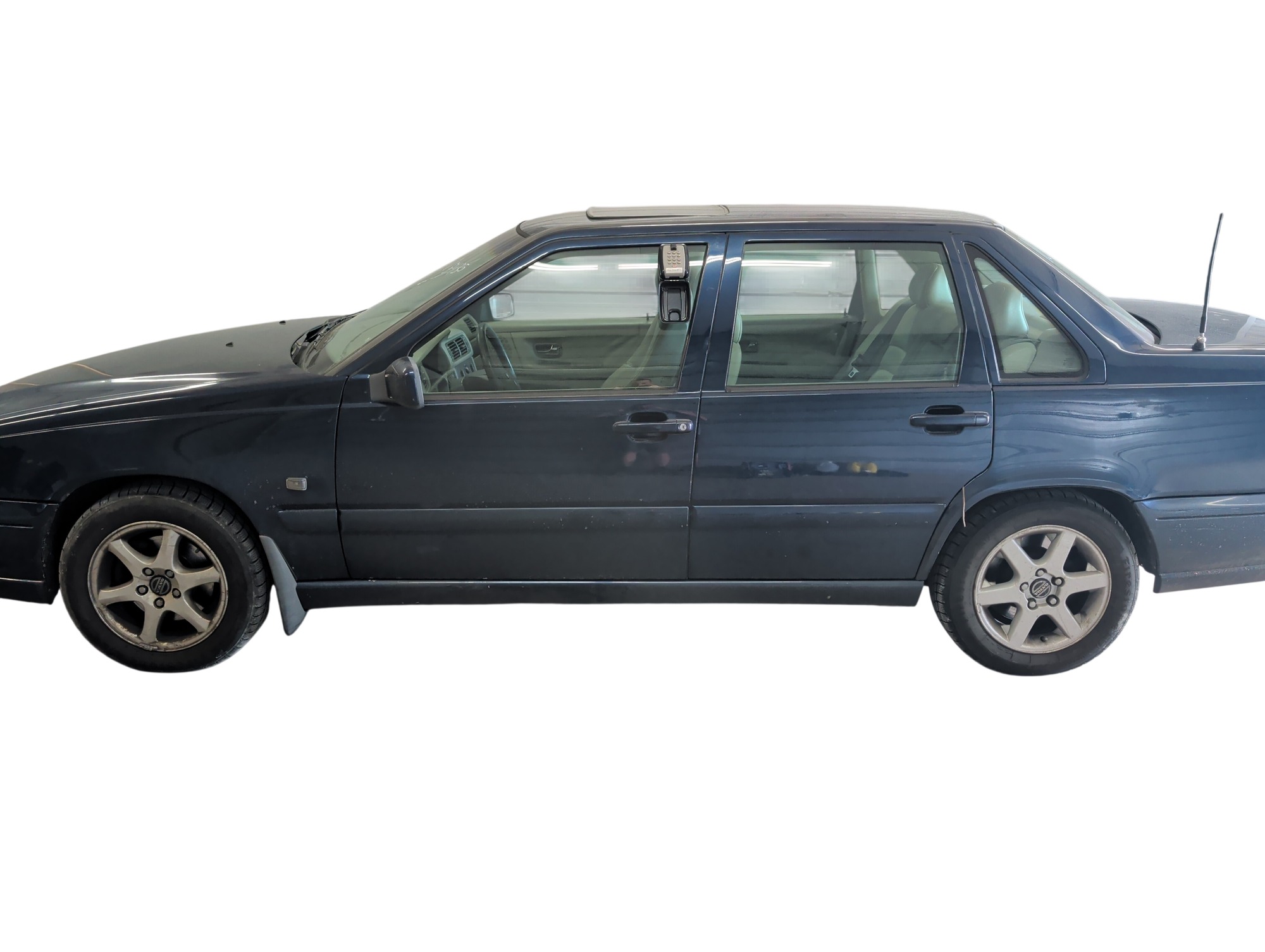 1999 volvo s70 base with 207747 miles for sale near elk-river, minnesota 105435_02_driver_side.jpg
