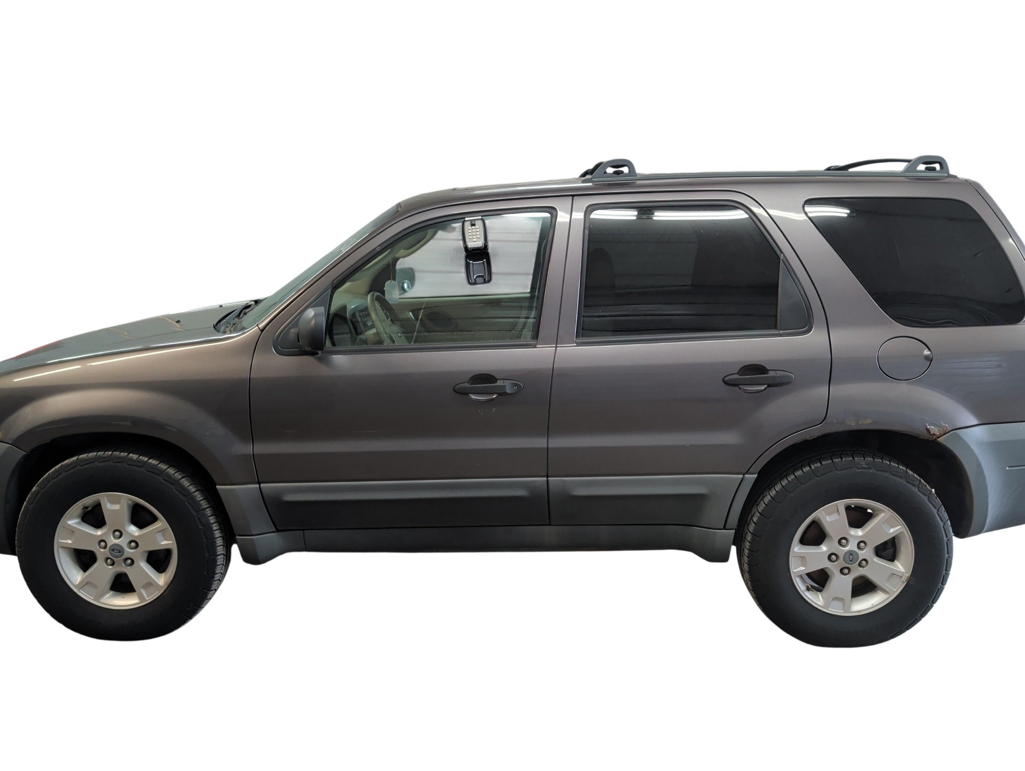 2005 ford escape xlt-4wd with 137067 miles for sale near elk-river, minnesota 106306_02_driver_side.jpg
