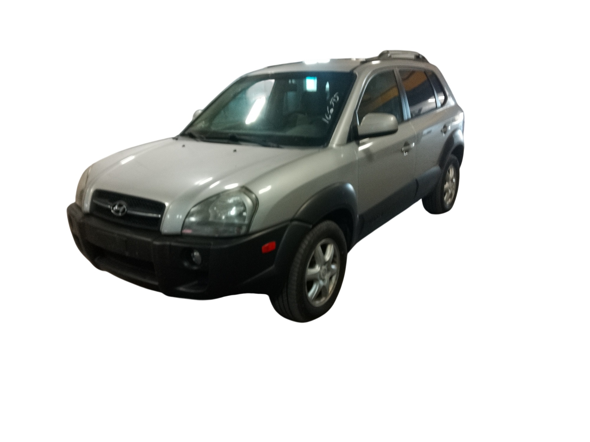 2005 hyundai tucson gls-2.7-4wd with 199158 miles for sale near elk-river, minnesota 106395_01_driver_front_corner.jpg