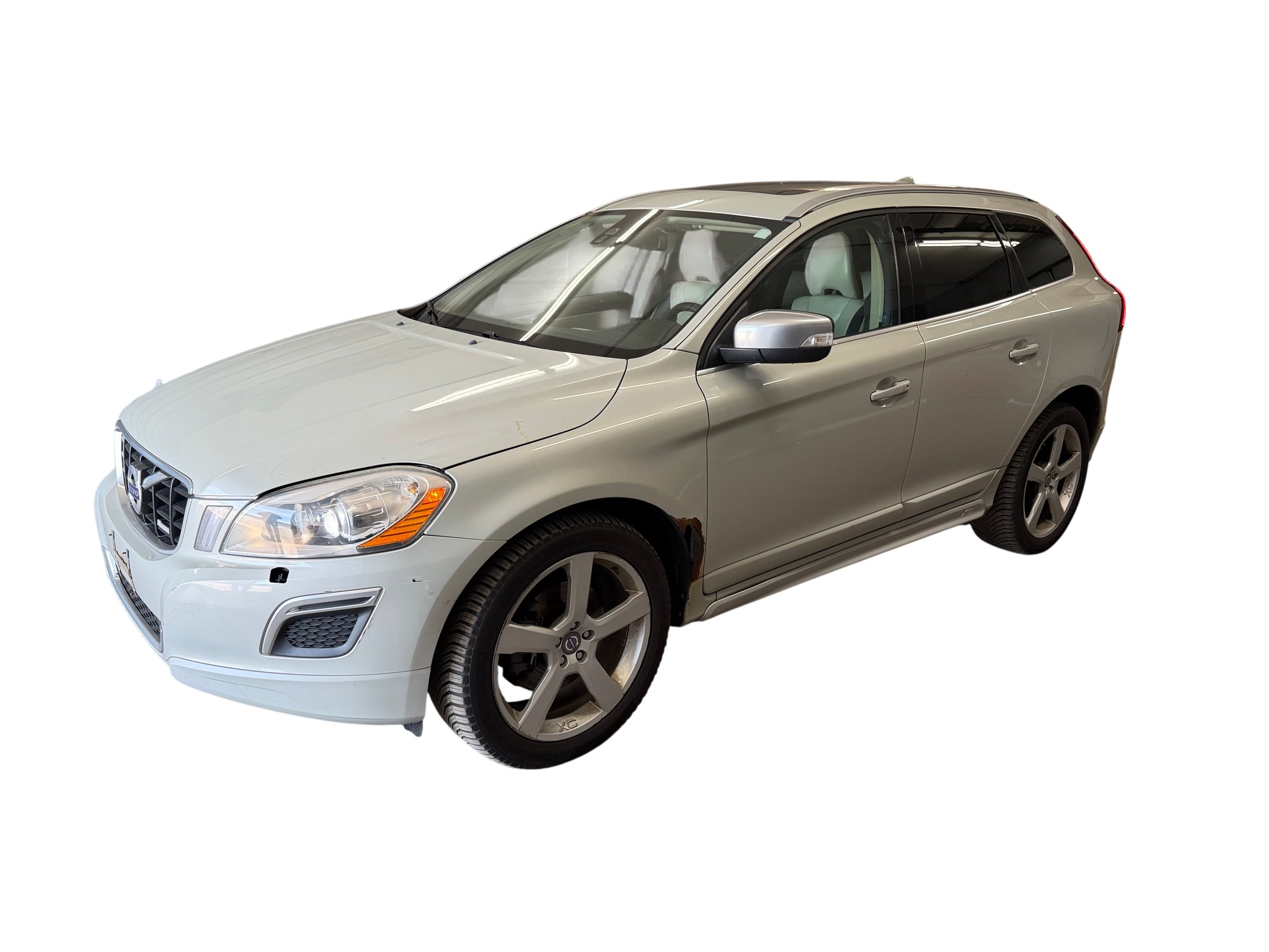 2011 volvo xc60 t6-awd with 136665 miles for sale near elk-river, minnesota 106432_01_driver_front_corner.jpg