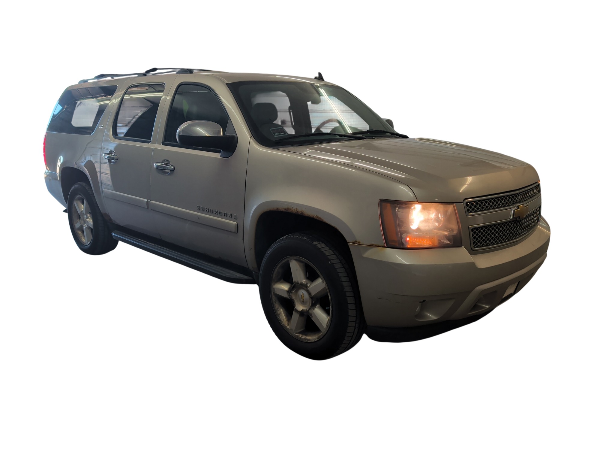 2007 chevrolet suburban ls-1500-4wd with 182367 miles for sale near elk-river, minnesota 106439_07_pass_front_corner.jpg
