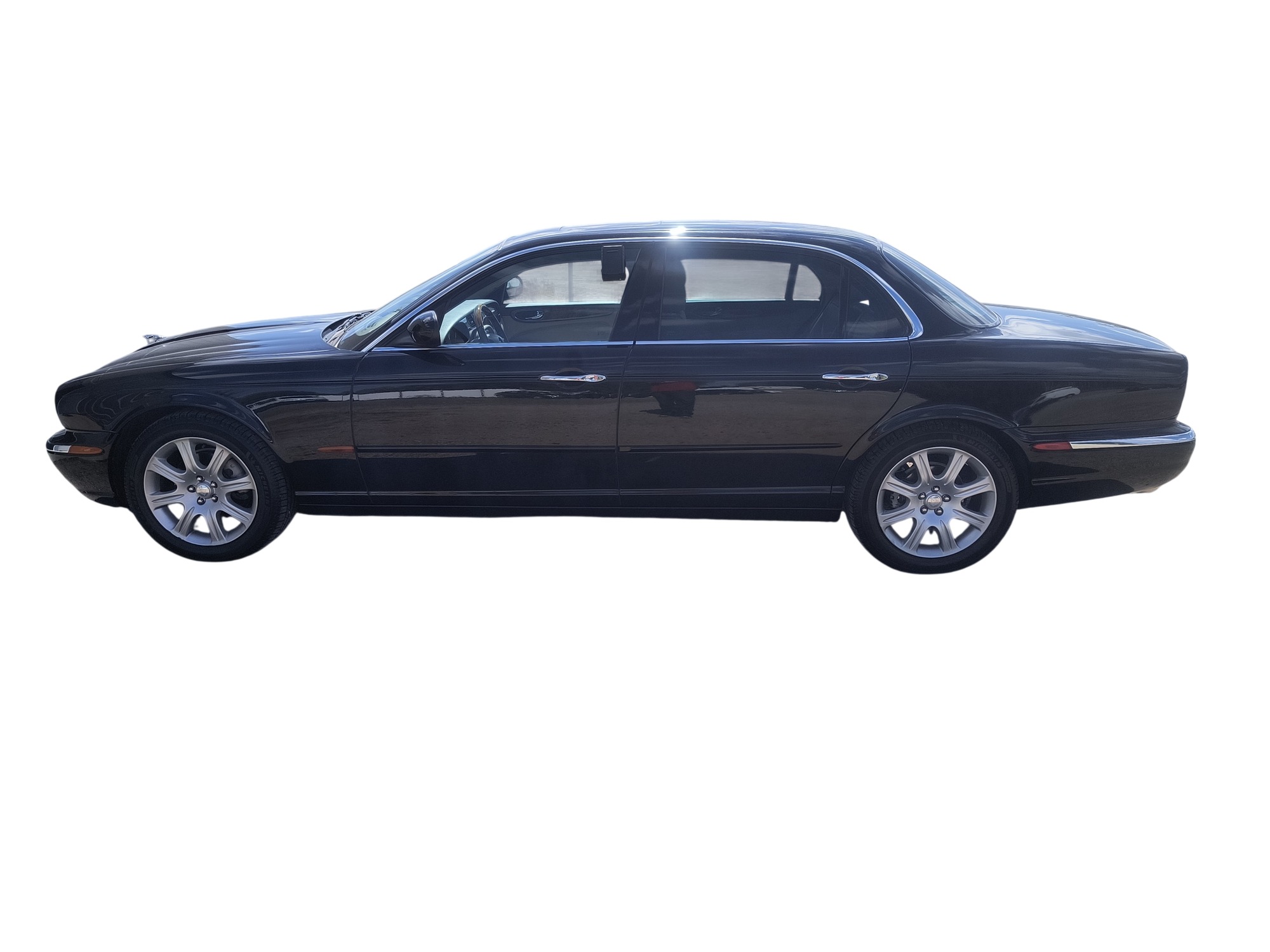 2005 jaguar xj-series xj8l with 123017 miles for sale near elk-river, minnesota 106564_02_driver_side.jpg