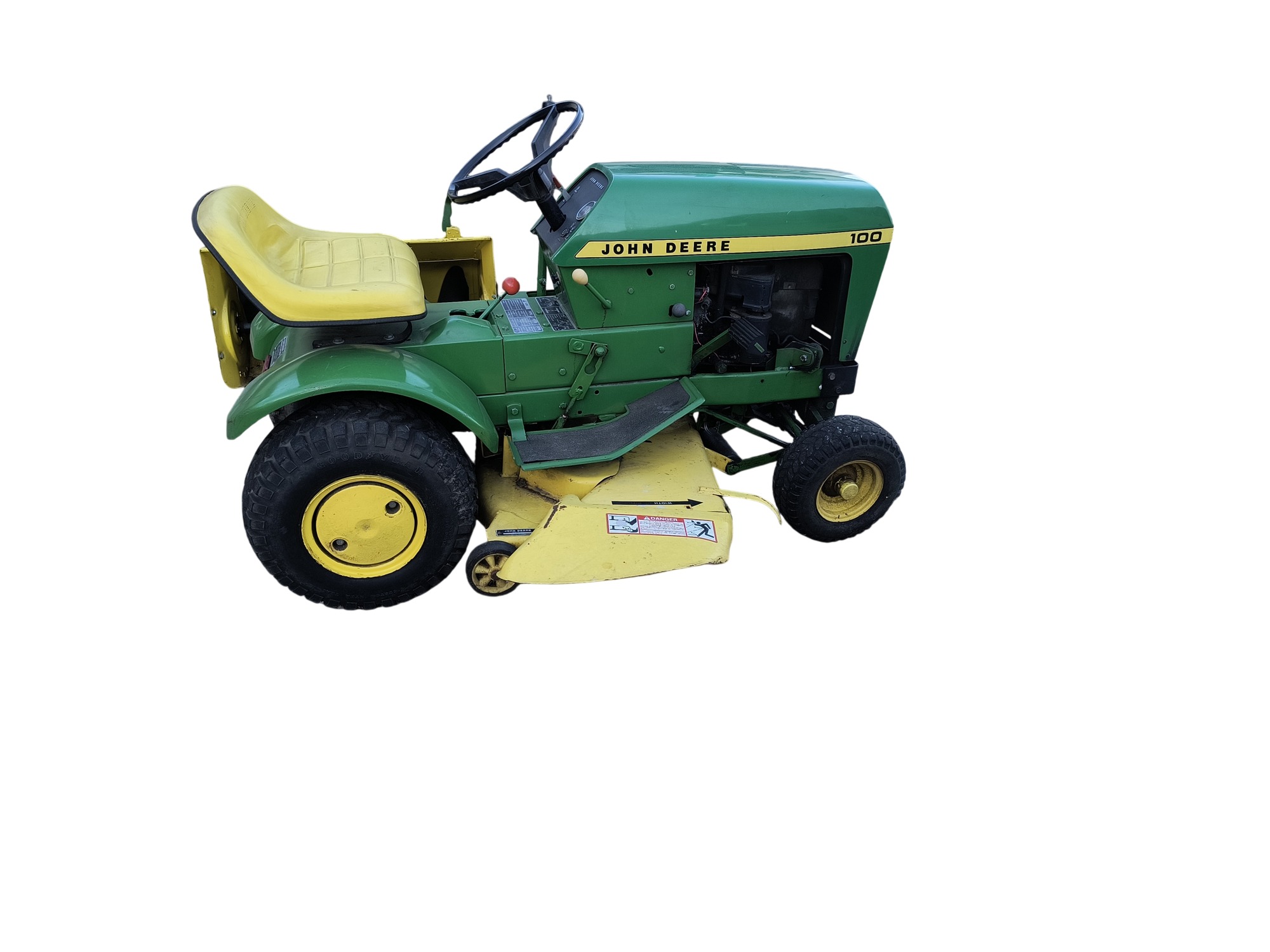 2000 john-deere series-100-lawn-tractor for sale near Elk River, Minnesota 106817_06_pass_side.jpg
