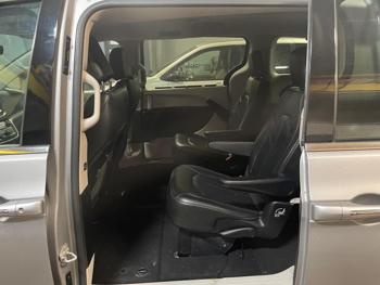 2017 chrysler pacifica touring-l with 146565 miles for sale near elk-river, minnesota 005bbc3ea9ca49f6886cf2a652a5e491.jpg