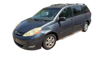 2006 Toyota Sienna XLE at auction in Elk River, Minnesota