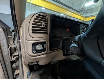 1999 chevrolet suburban k1500-4wd with 225203 miles for sale near elk-river, minnesota 06512e0336b447f1a557e4a90b4cca33.jpg