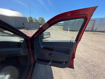 2005 jeep grand-cherokee limited-4wd with 255626 miles for sale near elk-river, minnesota 07c163950d1a44c6b32f5a367039122f.jpeg