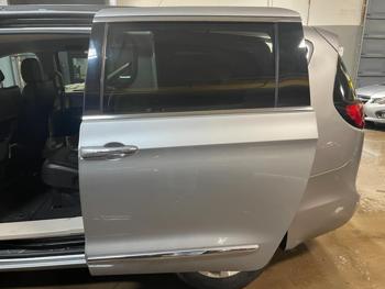 2017 chrysler pacifica touring-l with 146565 miles for sale near elk-river, minnesota 07cb8558f956430193eeecfddca77823.jpg