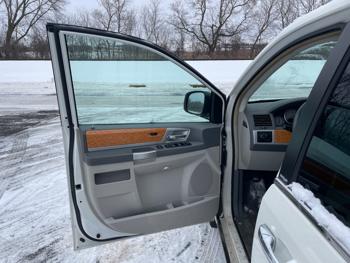 2008 chrysler town-&-country limited with 88271 miles for sale near rochester, minnesota 096f1aca644d40acbec6c6ff59d7b49c.jpeg