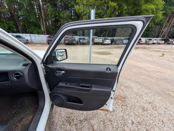 2014 jeep patriot latitude-2wd with 185268 miles for sale near elk-river, minnesota 09fbcf3a19c740b9a43c92421199b666.jpg