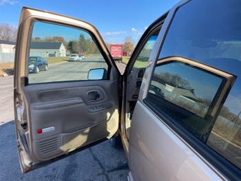 1999 gmc suburban 1500-4wd with 201982 miles for sale near elk-river, minnesota 0c9246c13723499daff0d61832fc490f.jpeg