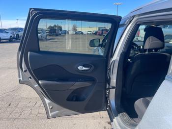 2016 jeep cherokee latitude-4wd with 204960 miles for sale near st.-cloud, minnesota 0cfa274943684b8b92a625cf4fea4a37.jpeg