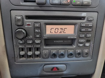 1999 volvo s70 base with 207747 miles for sale near elk-river, minnesota 105435_39_radio_closeup.jpg