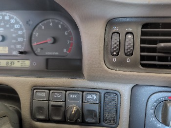 1999 volvo s70 base with 207747 miles for sale near elk-river, minnesota 105435_42_heated_seat_switches.jpg